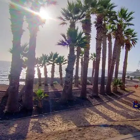 Seaside Apartment, Two Rooms, Private Parking *