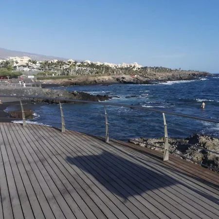 Daire Seaside Apartment, Two Rooms, Private Parking *