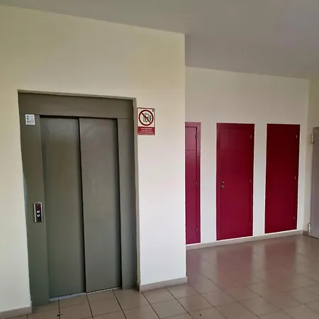 Daire Seaside Apartment, Two Rooms, Private Parking