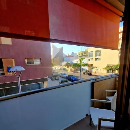 Seaside Apartment, Two Rooms, Private Parking Daire