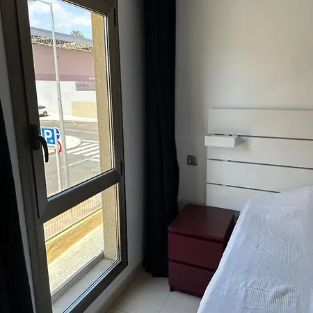 Seaside Apartment, Two Rooms, Private Parking 아파트