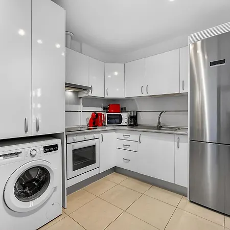 Apartman Seaside Apartment, Two Rooms, Private Parking *