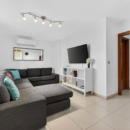 아파트 Seaside Apartment, Two Rooms, Private Parking