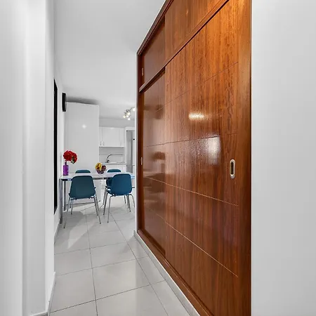 Seaside Apartment, Two Rooms, Private Parking *