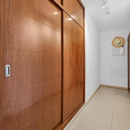 Seaside Apartment, Two Rooms, Private Parking 아파트 Alcalá