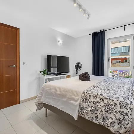 Seaside Apartment, Two Rooms, Private Parking *