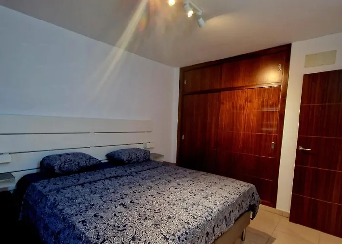 Seaside Apartment, Two Rooms, Private Parking