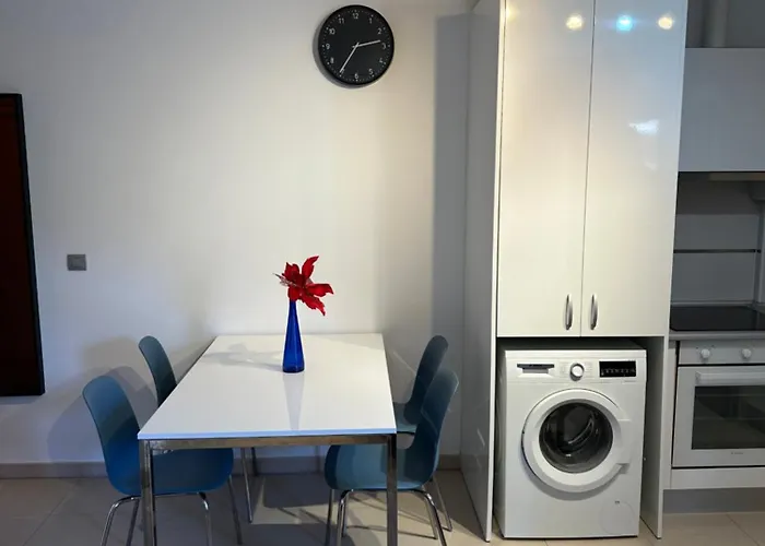 Seaside Apartment, Two Rooms, Private Parking