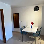 Apartamento Seaside Apartment, Two Rooms, Private Parking *