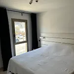 Seaside Apartment, Two Rooms, Private Parking Apartamento *