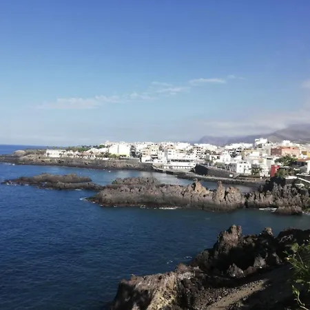 Seaside Apartment, Two Rooms, Private Parking Daire *