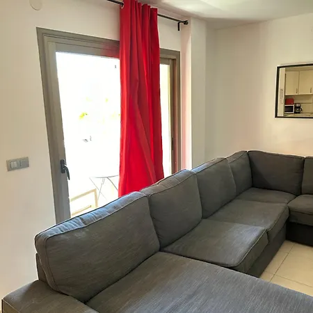 Daire Seaside Apartment, Two Rooms, Private Parking