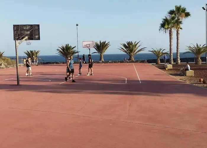 Seaside Apartment, Two Rooms, Private Parking 아파트